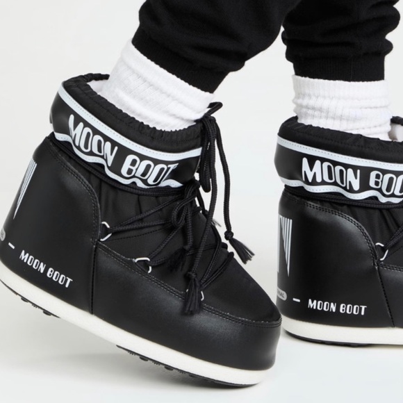Black Low Top Moon Boots Sz. 6 - Picture 1 of 2